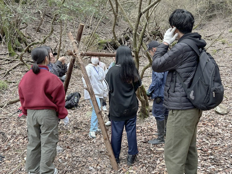 秘密基地づくりの様子